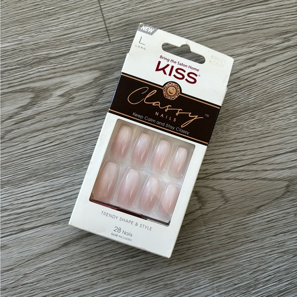 KISS Classy Nails - Light Pink